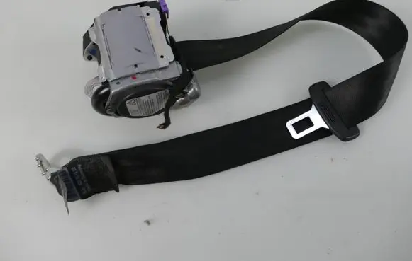 Middle seatbelt (rear)