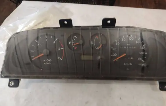 Ford Maverick Speedometer (instrument cluster) 19689801 LHDD18SEL