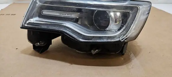 Jeep Grand Cherokee Headlight/headlamp 68111035AF