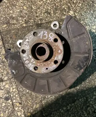Skoda Octavia Mk2 (1Z) Front wheel hub