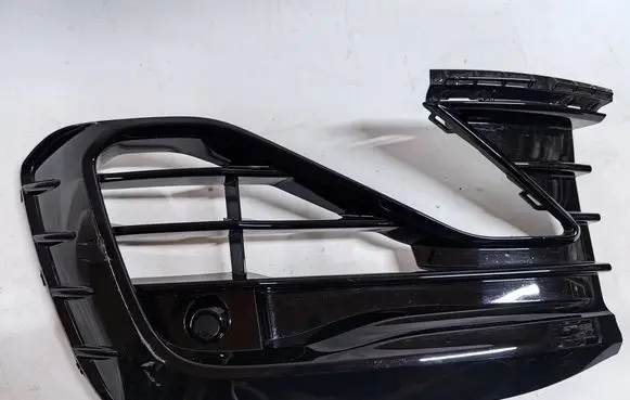 Volkswagen Golf VIII Front bumper lower grill 5H0853665K