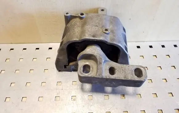 Volkswagen Touran I Engine mount bracket 1K0199262AF