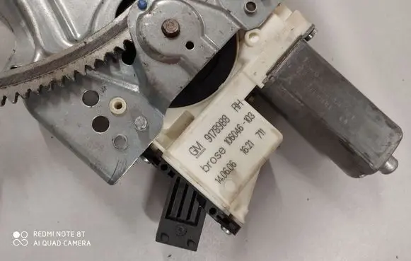 Opel Vectra C Front door window regulator with motor 9178986
