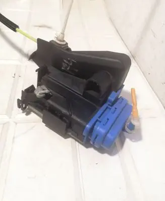 Audi A4 S4 B5 8D Rear door lock 8D0839015A