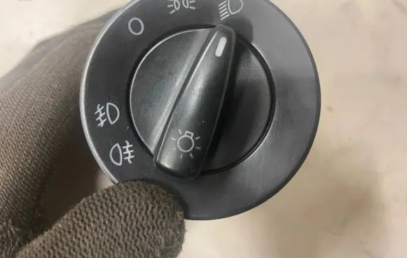 Skoda Fabia Mk2 (5J) Light switch 1U0941531D