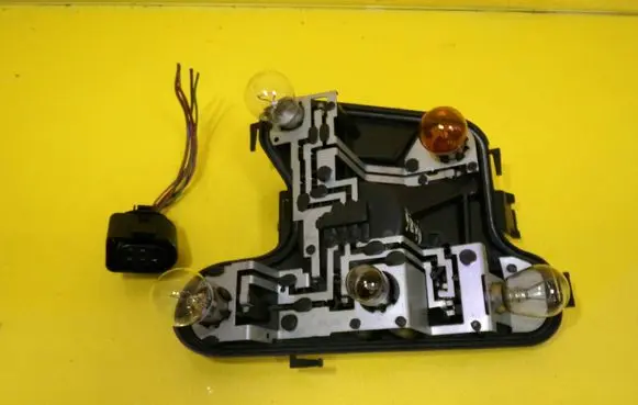 Audi A4 S4 B6 8E 8H Tail light bulb cover holder 153948
