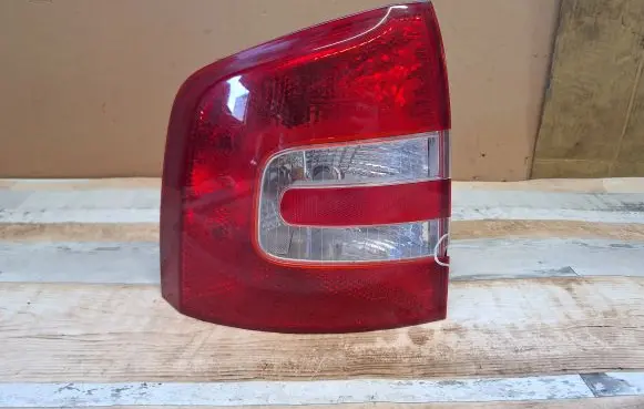 Skoda Octavia Mk2 (1Z) Rear/tail lights 156651912L 156651912