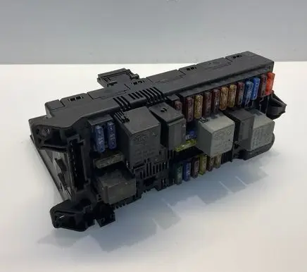 Mercedes-Benz E W211 Fuse module 2115453901 207163A6 A2115453901