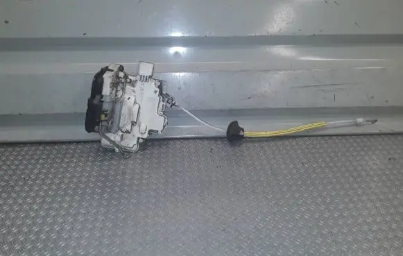 Audi A4 S4 B7 8E 8H Rear door lock 8E0839015AA