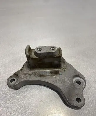 Peugeot 5008 Gearbox mounting bracket 9807982480