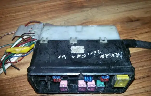 Nissan Almera N16 Fuse box set