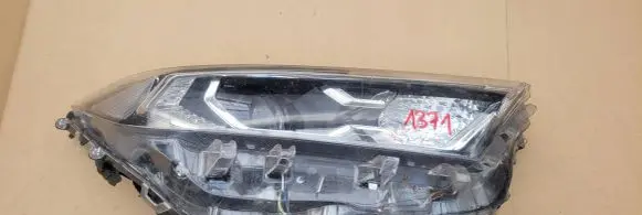 Toyota RAV 4 (XA40) Headlight/headlamp