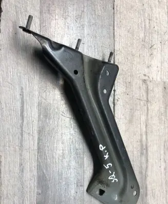 Audi Q5 SQ5 Fender mounting bracket 8R0821135