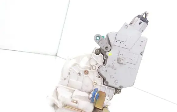 Nissan Primera Rear door lock