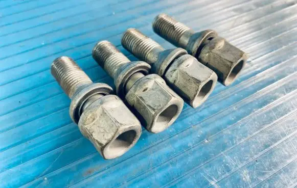 Opel Corsa F Nuts/bolts 