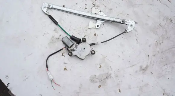 Mazda MX-30 Front door window regulator with motor
