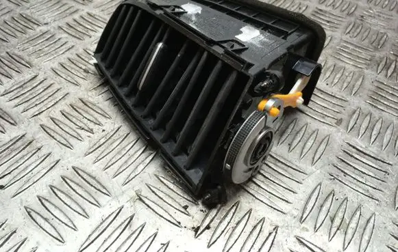 Hyundai Santa Fe Dash center air vent grill 974102B900 0432848