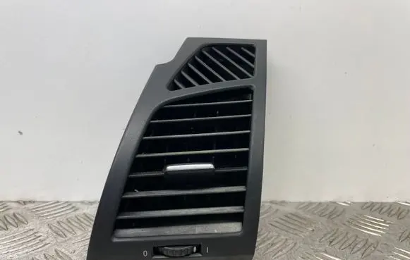 BMW 1 E81 E87 Dashboard side air vent grill/cover trim 7059187