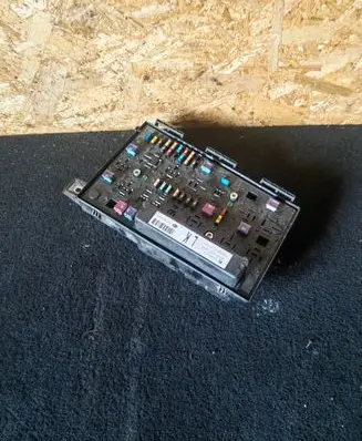 Opel Zafira C Fuse module 13268301M