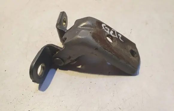 Hyundai Getz Front door lower hinge 