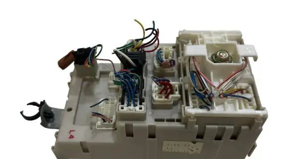 Toyota RAV 4 (XA20) Fuse module 8273342080 2109012