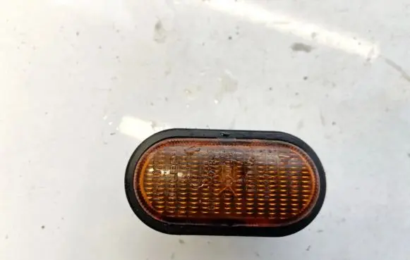 Renault Laguna I Front fender indicator light 13910020