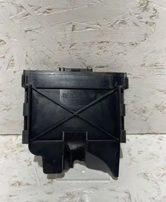 Volkswagen Tiguan Fuse box cover 5Q0927165F GB20GF10