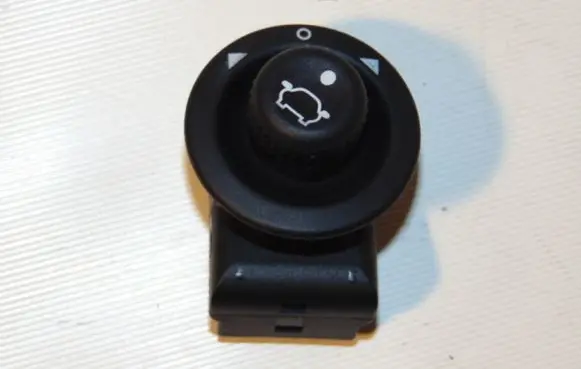 Wing mirror switch
