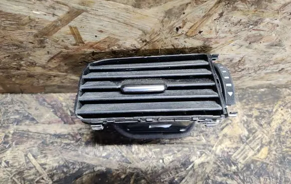 Volkswagen Jetta VI Dashboard side air vent grill/cover trim 5C6819703