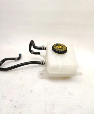 Lexus RX 450H Brake fluid reservoir 241040