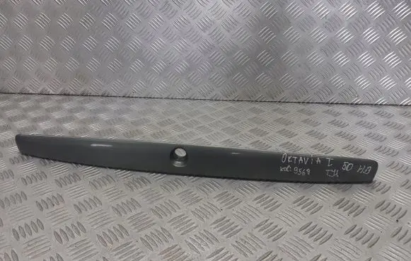 Skoda Octavia Mk1 (1U) Rear window tailgate spoiler 1U6827577N