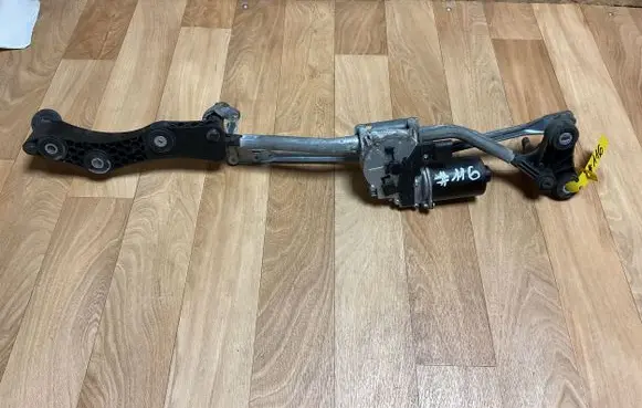 BMW 5 E60 E61 Front wiper linkage and motor 405125 7193995 5349N