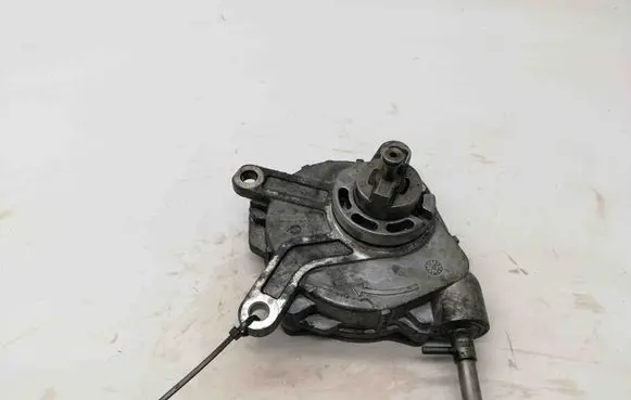 Toyota RAV 4 (XA30) Vacuum pump 13010756