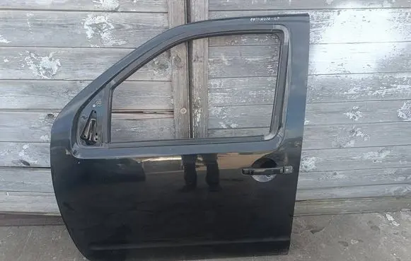 Nissan Pathfinder R51 Front door