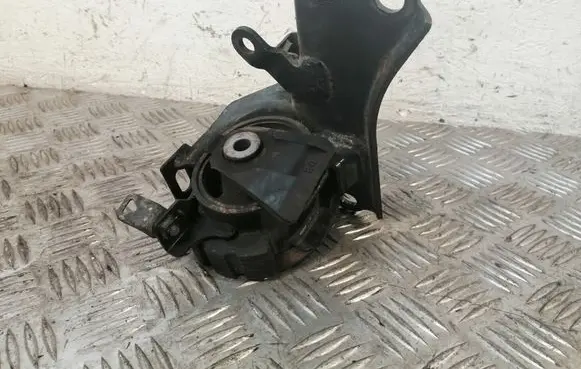 Toyota Corolla Verso AR10 Engine mount bracket 123720R010