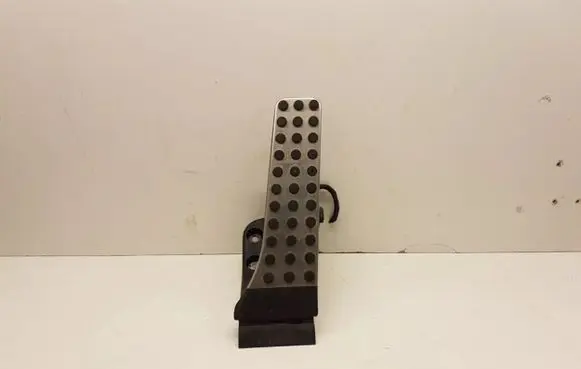 Mercedes-Benz C W205 Accelerator throttle pedal A2053000104