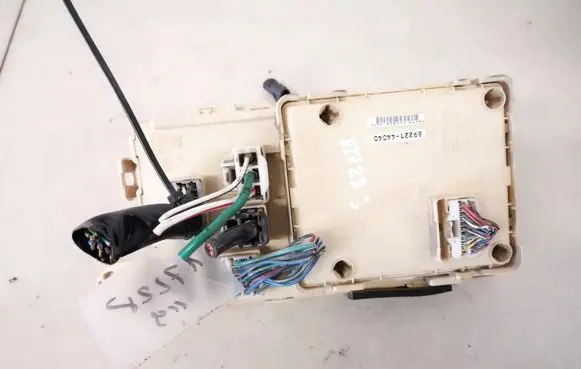 Toyota Avensis Verso Fuse box set 8922144040 89221-44040
