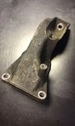 BMW 3 E46 Engine mounting bracket 6759487