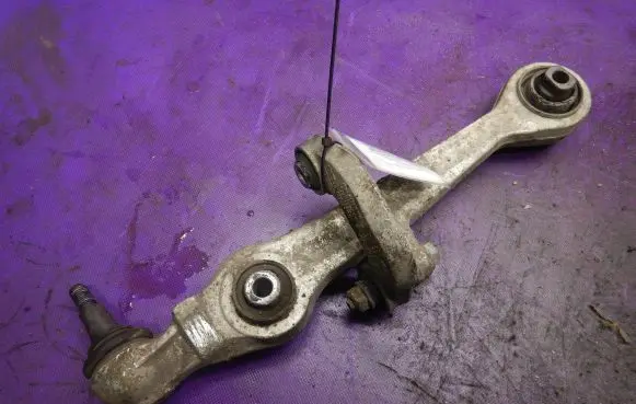 Volkswagen PASSAT B5.5 Front control arm 4B0407155
