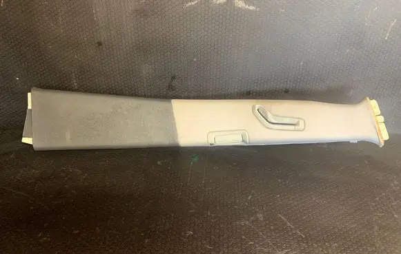 Volvo XC90 (B) pillar trim (top) 107118