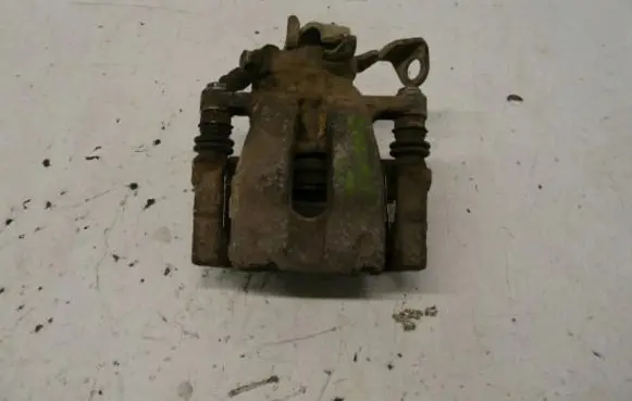 Opel Zafira B Rear brake caliper