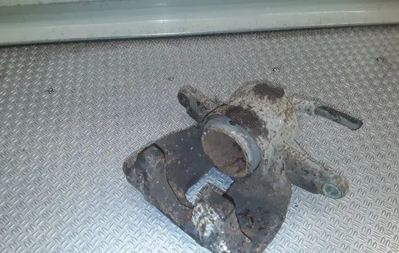 Toyota Corolla Verso AR10 Front brake caliper 
