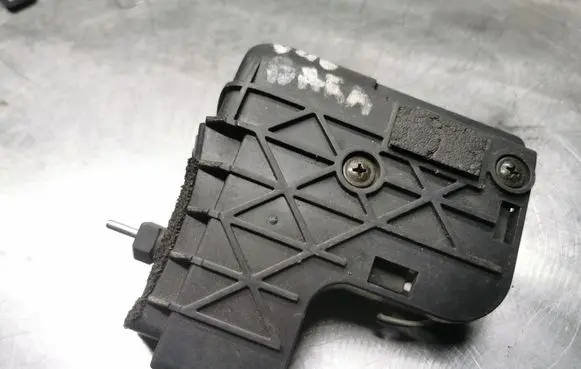 Fuel tank cap lock motor