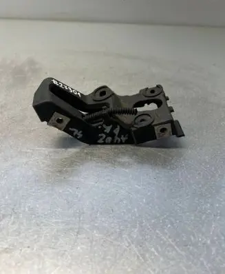 Fender mounting bracket