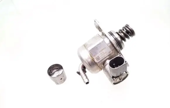 Audi A3 S3 8V Fuel injection high pressure pump 0261520261