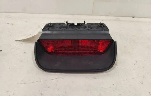 Honda CR-V Third/center stoplight P6939