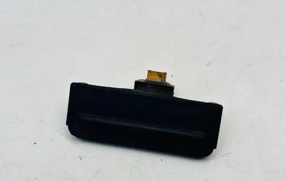Audi A4 S4 B5 8D Tailgate/trunk/boot exterior handle 8D0827565