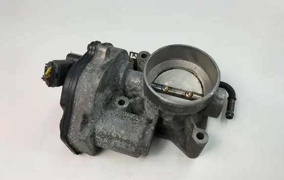 Ford Focus C-MAX Throttle valve VP2S6U9E928AA