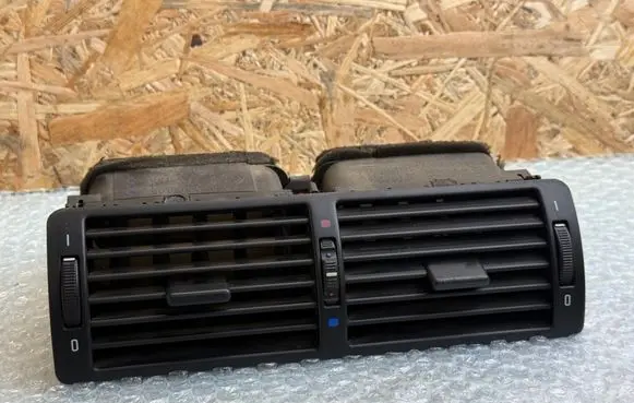 BMW 5 E39 Dash center air vent grill 8391179