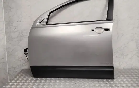 Nissan Qashqai Front door